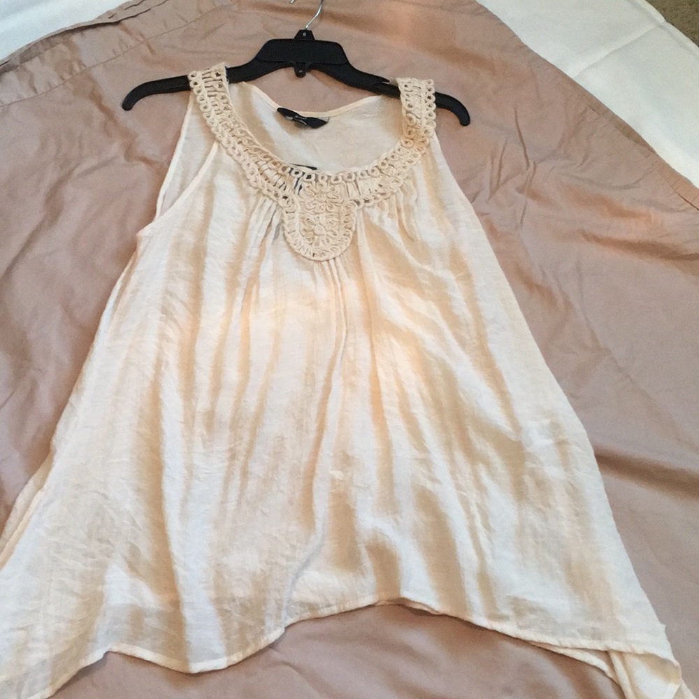 Ladies sleeveless tank/blouse